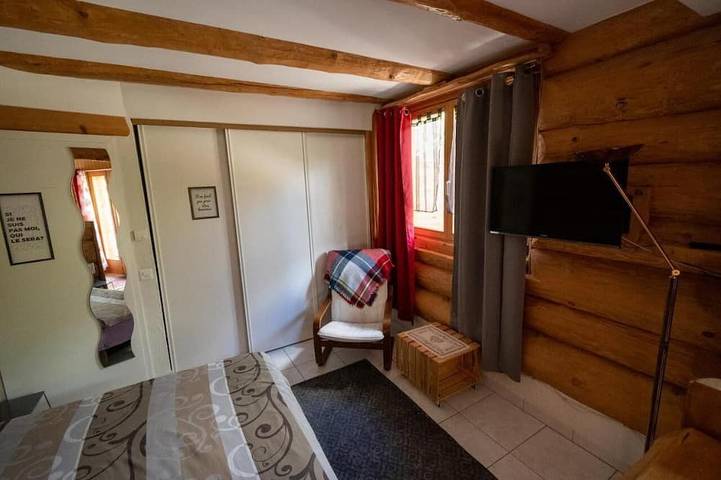 Ganze Wohnung, Studio with terrace (7 minutes from Vercorin) in Chalais (Schweiz), Walliser Alpen