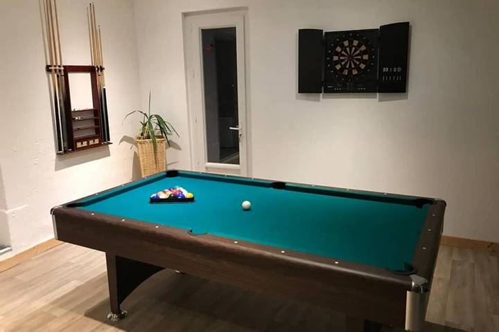 Gîte pour 6 personnes, avec Balcon et Terrasse ainsi que Jardin et Sauna à Les Chalesmes