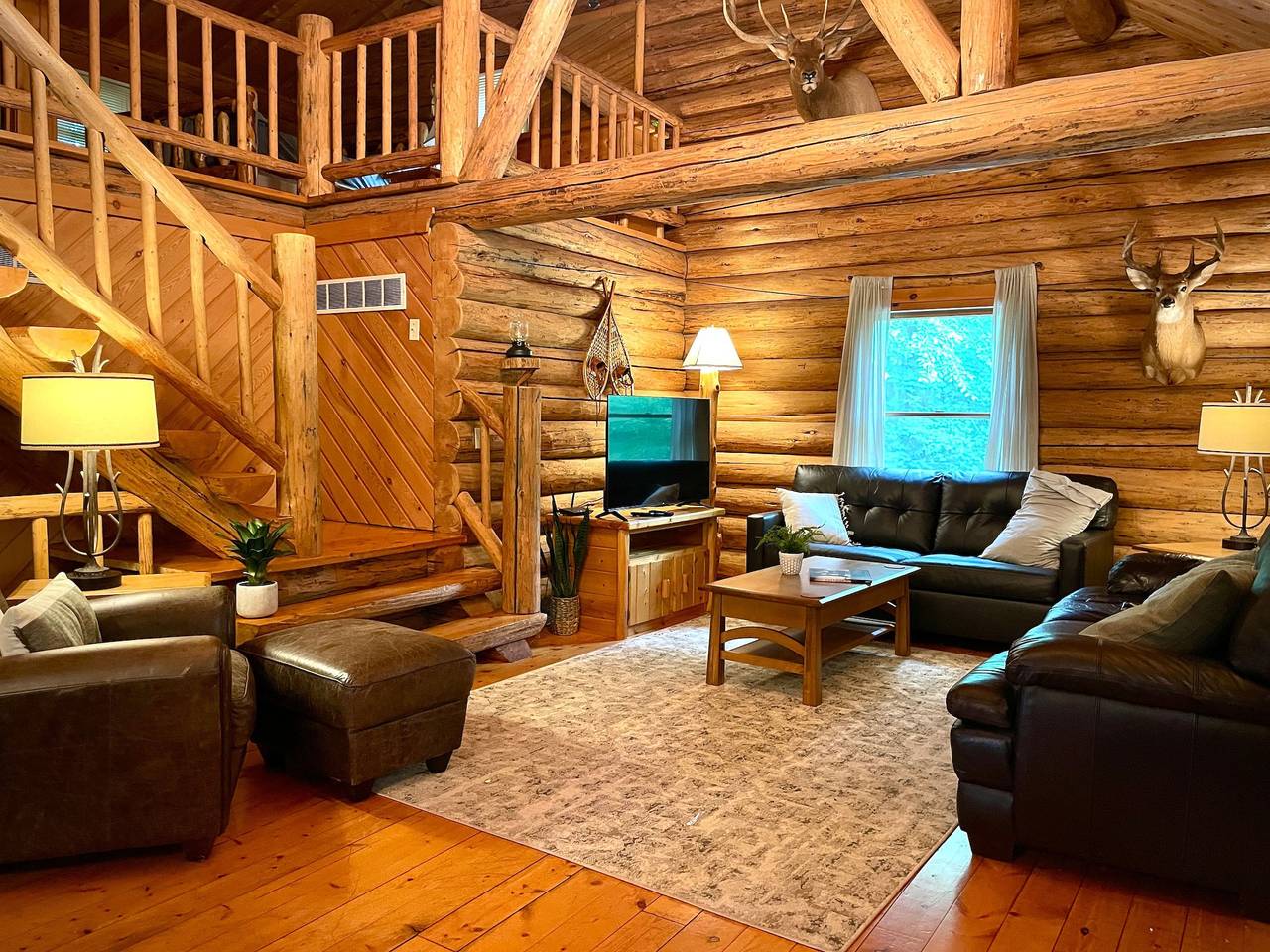 Hidden Log Cabin | Hot Tub | Ping Pong | Family | in Elkhart County