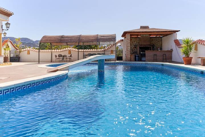 Casa rural para 26 personas, con Balcón y Jardín en Parque Nacional de Sierra Nevada - 2