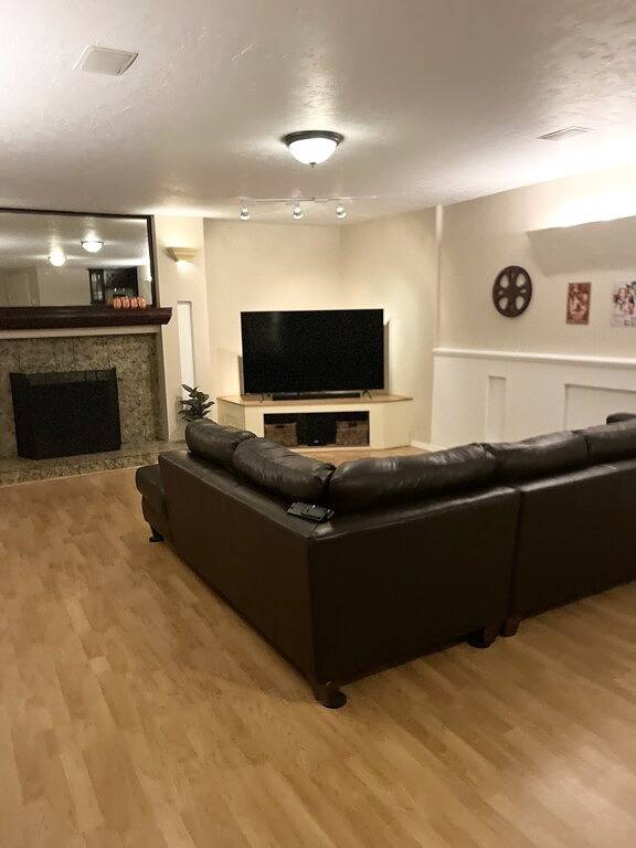 Contemporary Traditional w/ Pool, Wet Bar and Pool Table in Kennewick, Washington