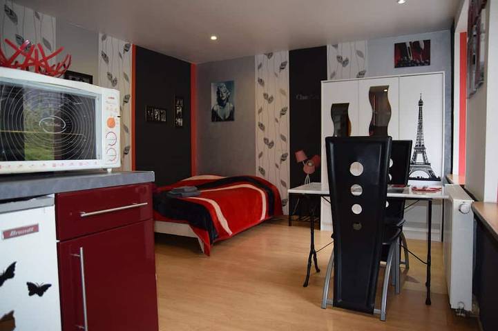Gîte pour 2 personnes, avec Jardin et Piscine à Ban-de-Sapt