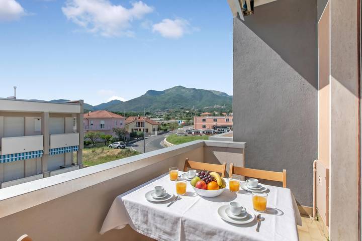 Appartement entier, Appartamento Magenta - Apartment with Sunny Balcony in Loano, Riviera di Ponente