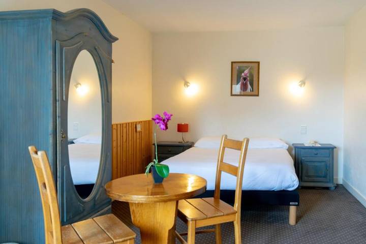 Hôtel pour 2 personnes, avec piscine ainsi que vue et balcon à Malbuisson - 2