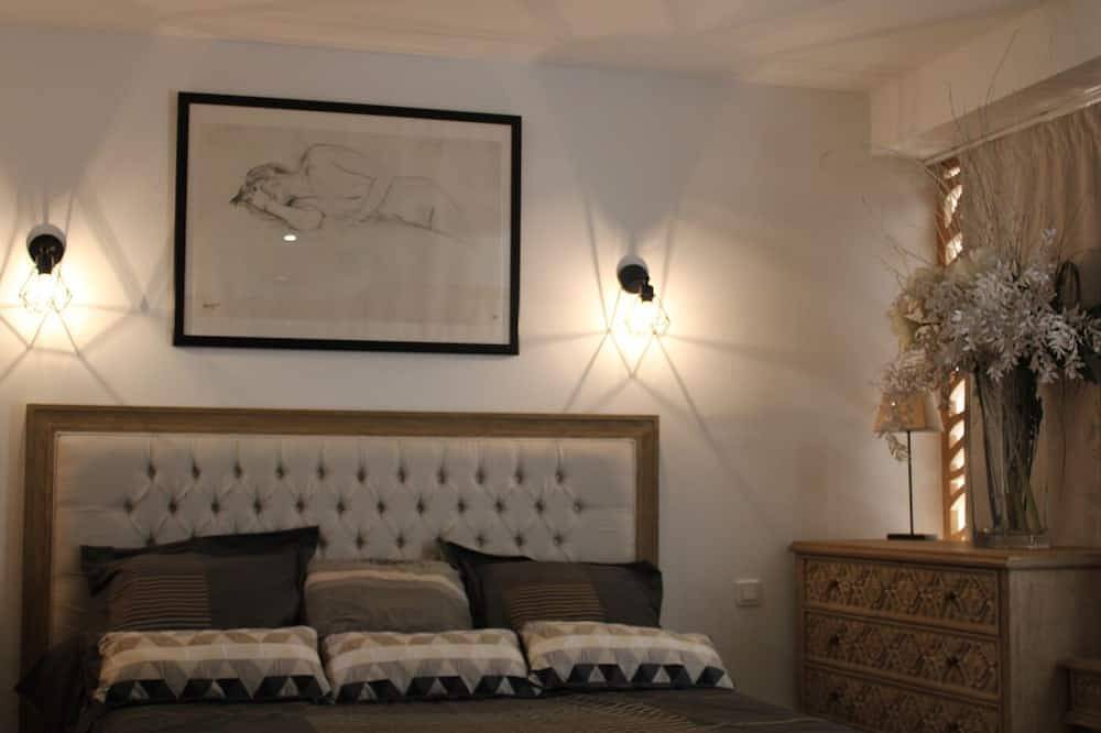 Entire apartment, Quiet apartment with swimming pool in Pertuis, Parc naturel régional du Luberon