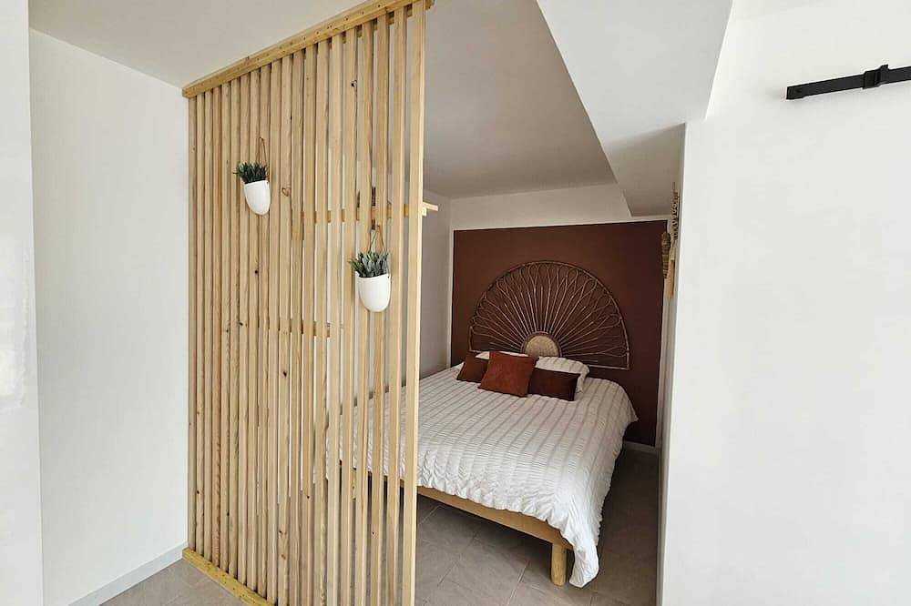 Entire apartment, Cocon d'Amour & Spa in Le Thoronet, Draguignan region