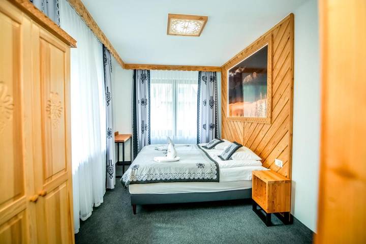 Cama y desayuno para 2 personas, con vistas además de jardín y balcón en Zakopane