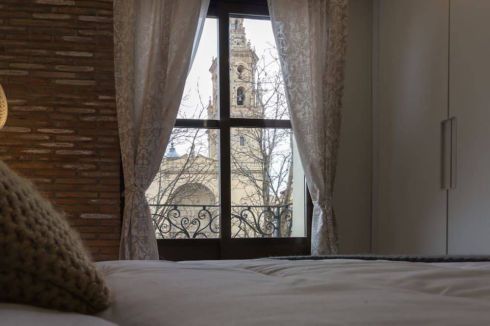 Entire apartment, Beautiful renovated apartment in central Logroño with Wifi in Logroño, La Rioja Province