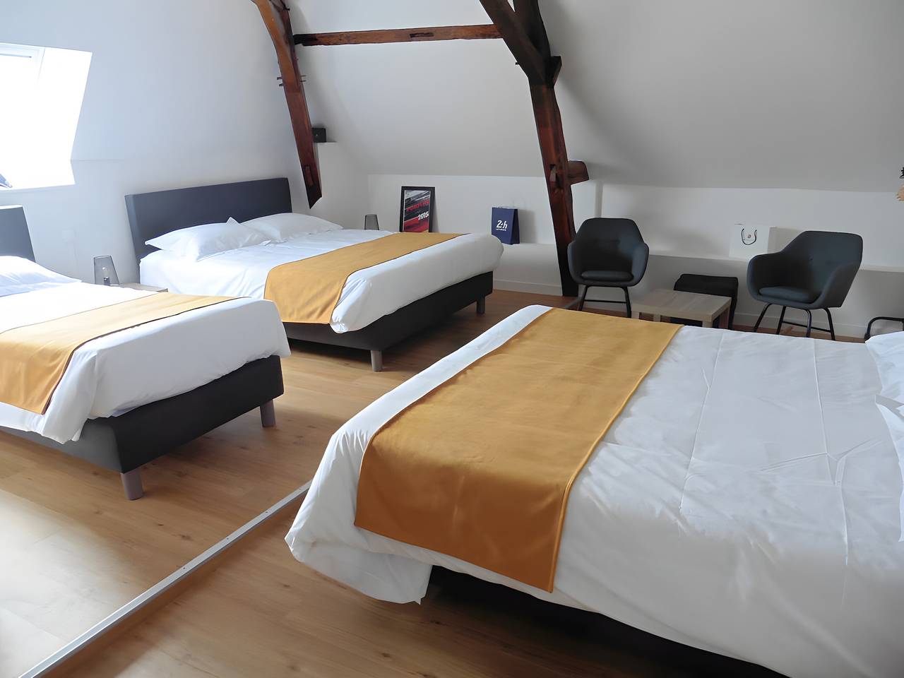Gästezimmer 'Chambres Porshe' mit gemeinsamer Terrasse und Garten in Laigné-en-Belin, Sarthe