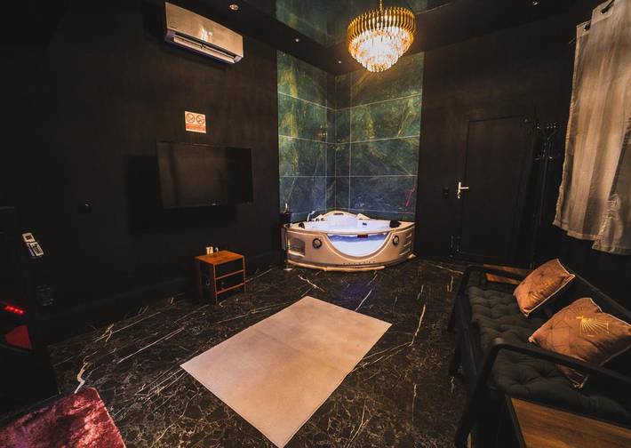 Location de vacances pour 2 personnes, avec Jacuzzi et Terrasse ainsi que Jardin et Sauna à Sarcelles