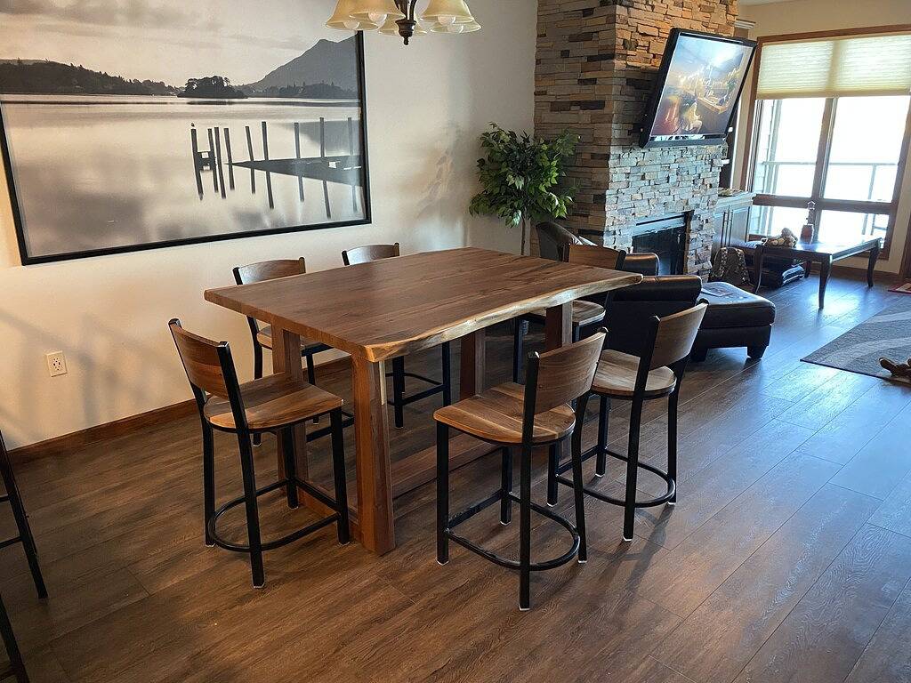 Ganze Wohnung, Großartige Aussichten! Dritte Etage Endgerät - Tiefgarage! in Dickinson County