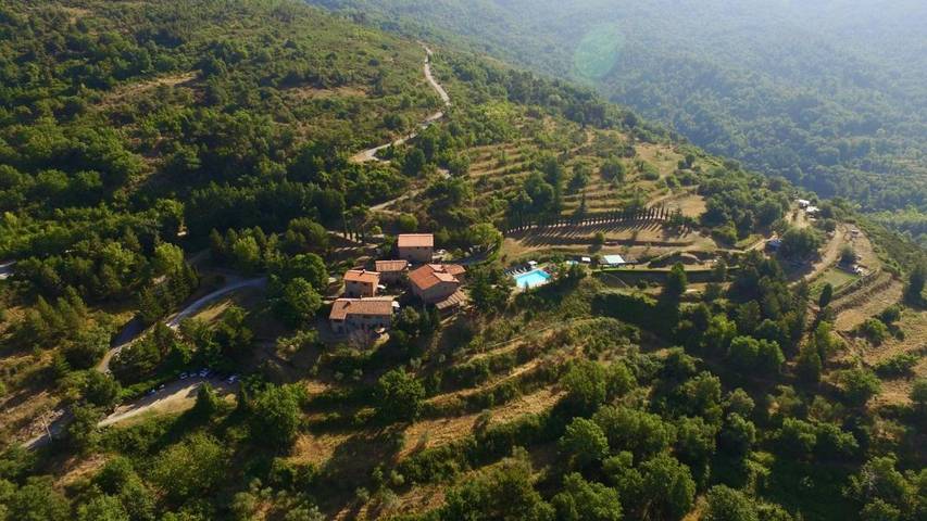 Agriturismo per 3 persone, con panorama e piscina nonché giardino e piscina per bambini in Valdarno