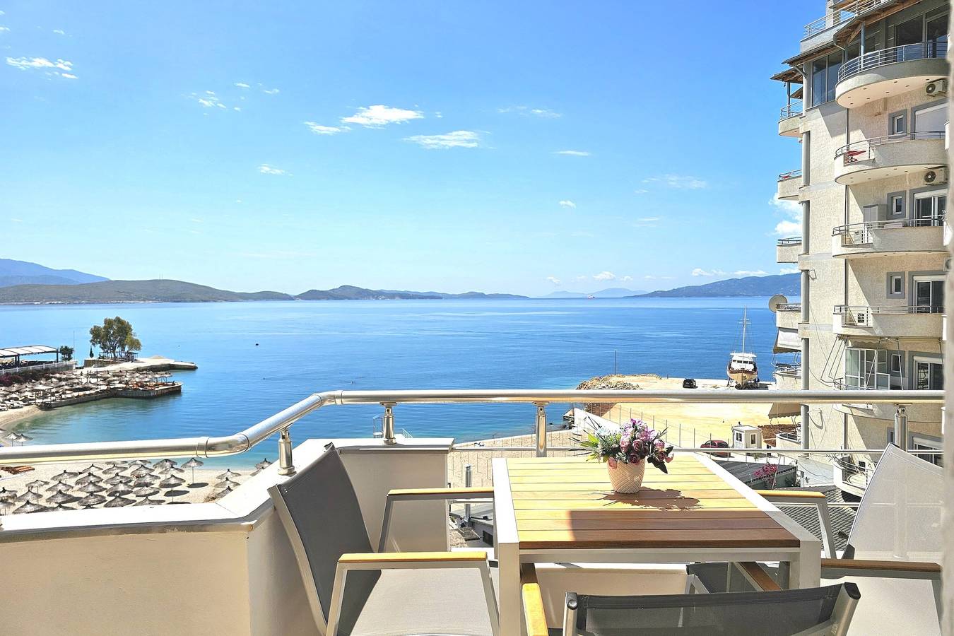 Ganze Wohnung, Ferienwohnung für 3 Personen mit Meerblick in Sarandë, Vlorë