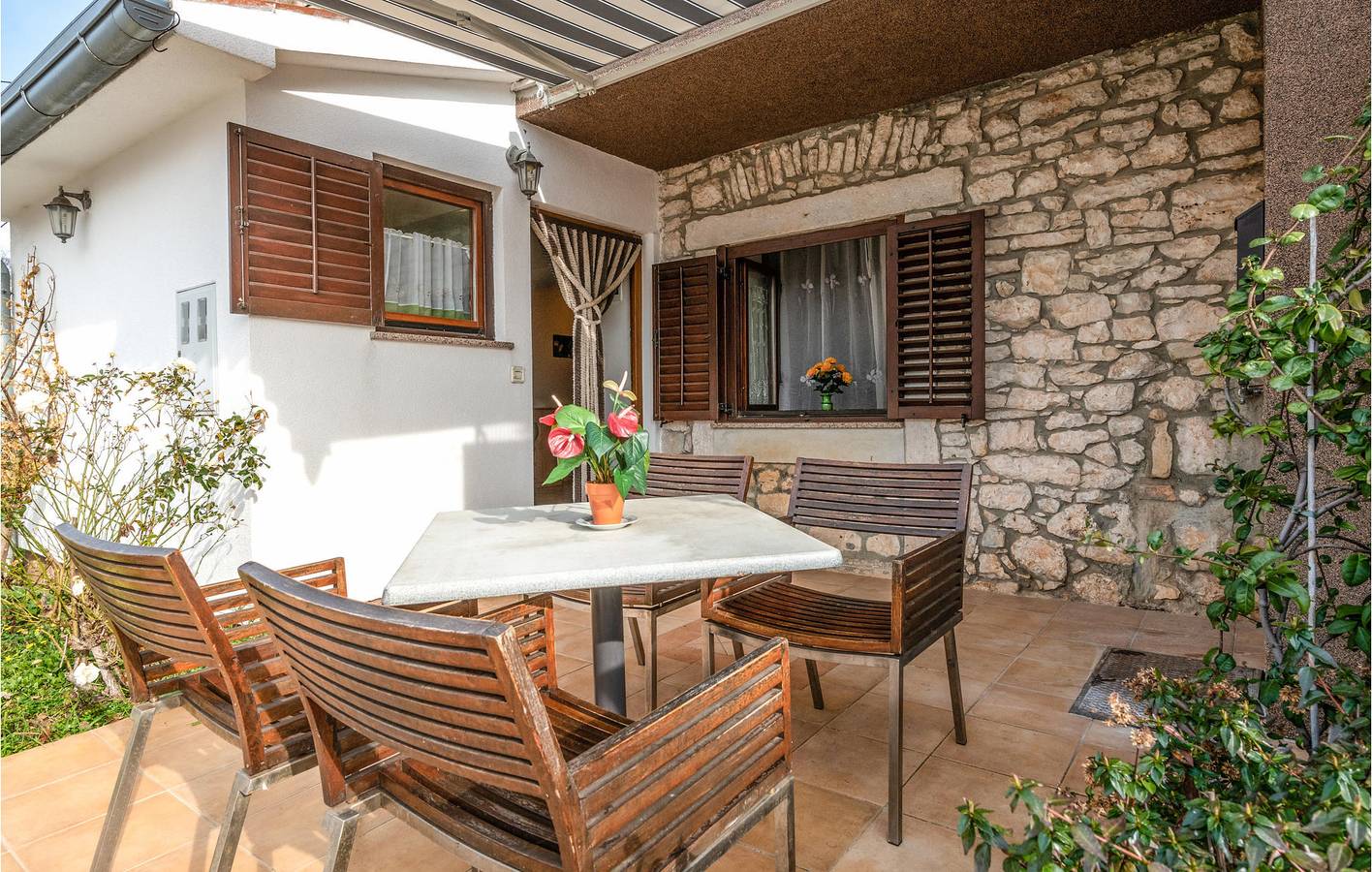 Gemütliche 2-Zimmer-Wohnung mit WLAN, Klimaanlage und Terrasse in Marčana, Südküste Istrien