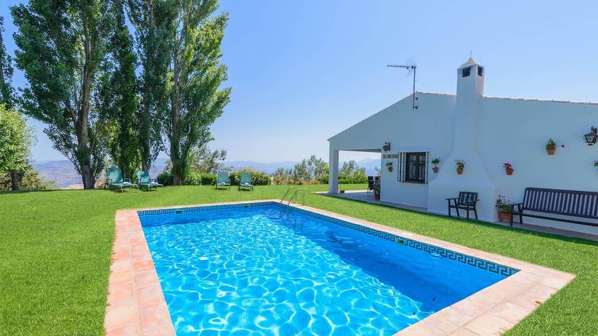 Chalet para 4 personas, con balcón/terraza, Se admiten mascotas en Antequera - 2