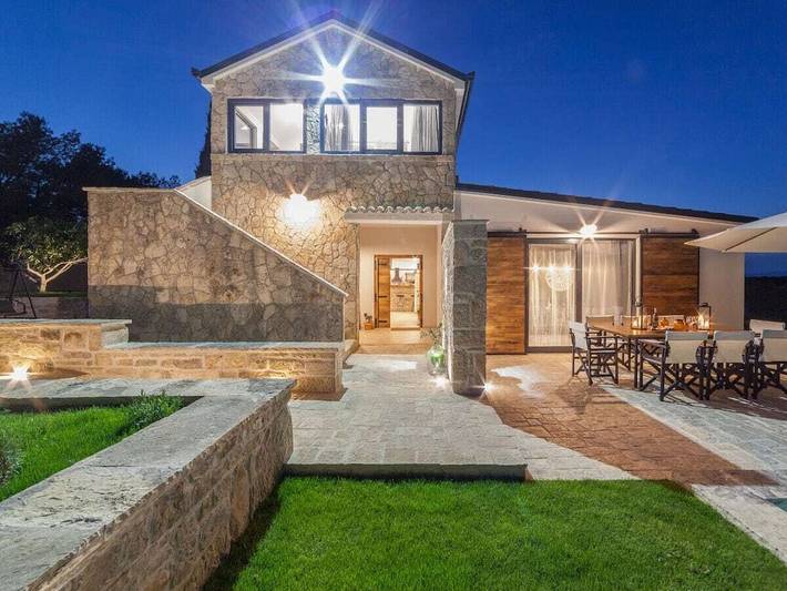 Ferienhaus für 9 Personen, mit Terrasse und Pool in Pakostane - 4