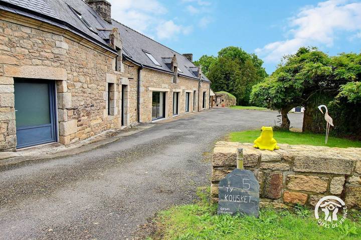 Gîte pour 12 personnes, avec terrasse ainsi que piscine et jardin à Baud (mesure) - 4