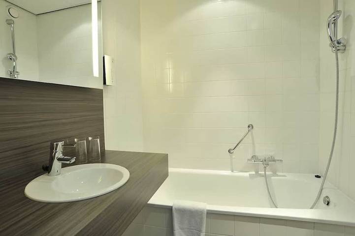 Ganze Wohnung, Peaceful Stay Near Nature w/ Dining and Parking! in Weert, Limburg (Niederlande)
