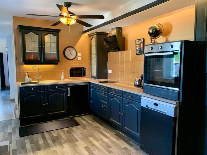 Location de vacances pour 4 personnes, avec vue ainsi que jardin et piscine à Queyssac - 3