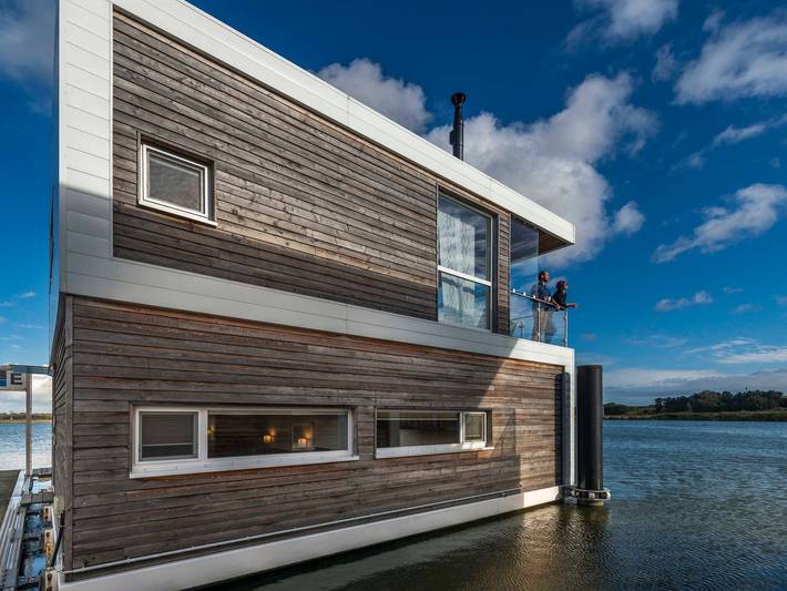 Boot für 6 Personen, mit Balkon und Terrasse sowie Sauna und Ausblick in Kröslin