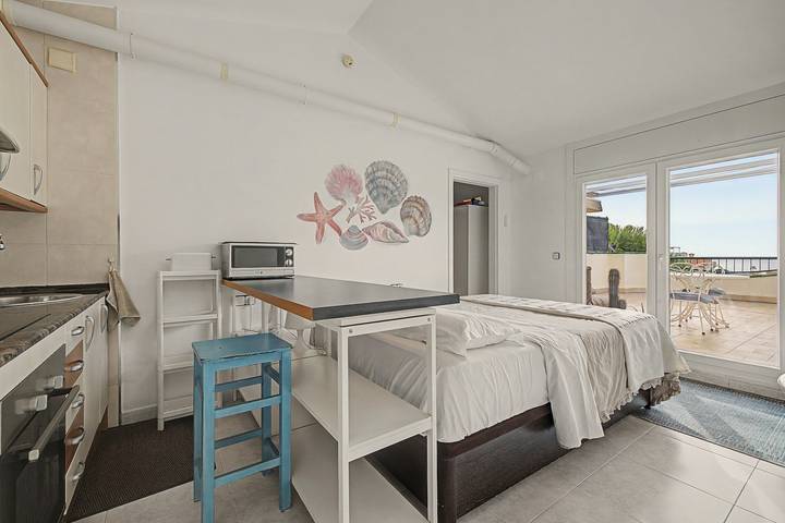Apartamento entero, Apartamento 'Sunny Home' con vistas al mar y gran terraza in Cunit, Costa Dorada