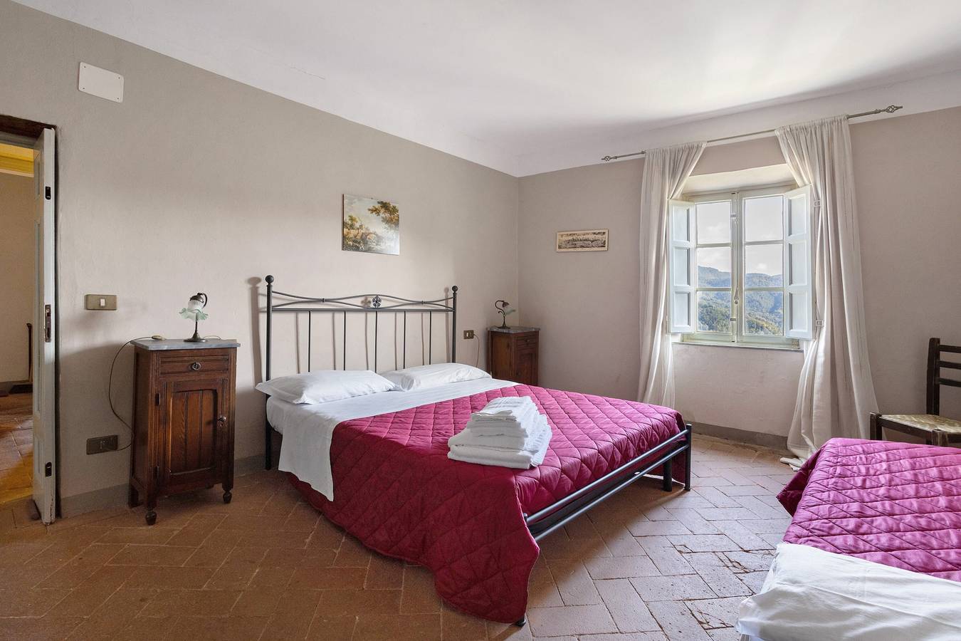Entire apartment, Apartment 'Appartamento Vescovo' with Shared Pool and Shared Garden in Massarosa, Italian Riviera