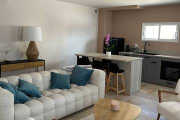 Gîte pour 4 personnes, avec jacuzzi à Lussac