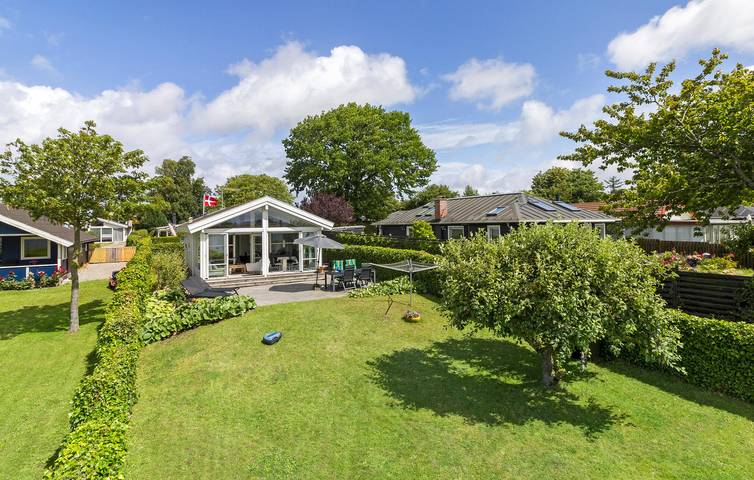 Ferieudlejning for 4 personer, med Terrasse og Have i Kerteminde