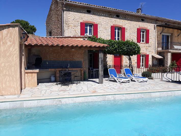 Gîte pour 5 personnes, avec piscine ainsi que terrasse et jardin dans le Vaucluse - 4