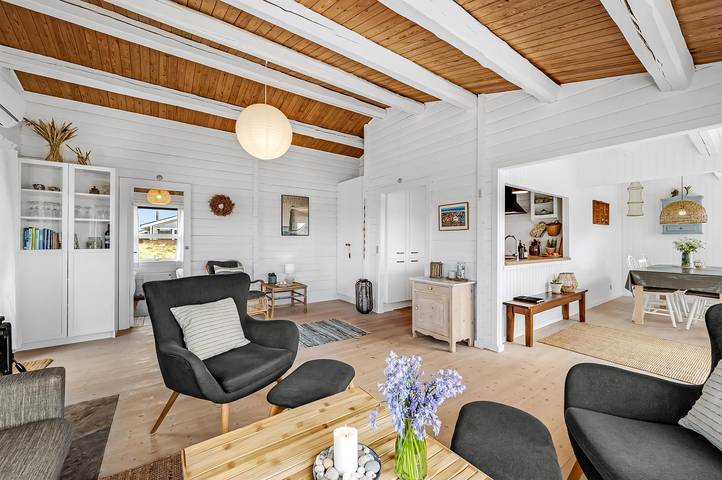 Awesome home in Hvide Sande w/ WiFi and 3 Bedrooms in Bjerregård, Holmsland Klit