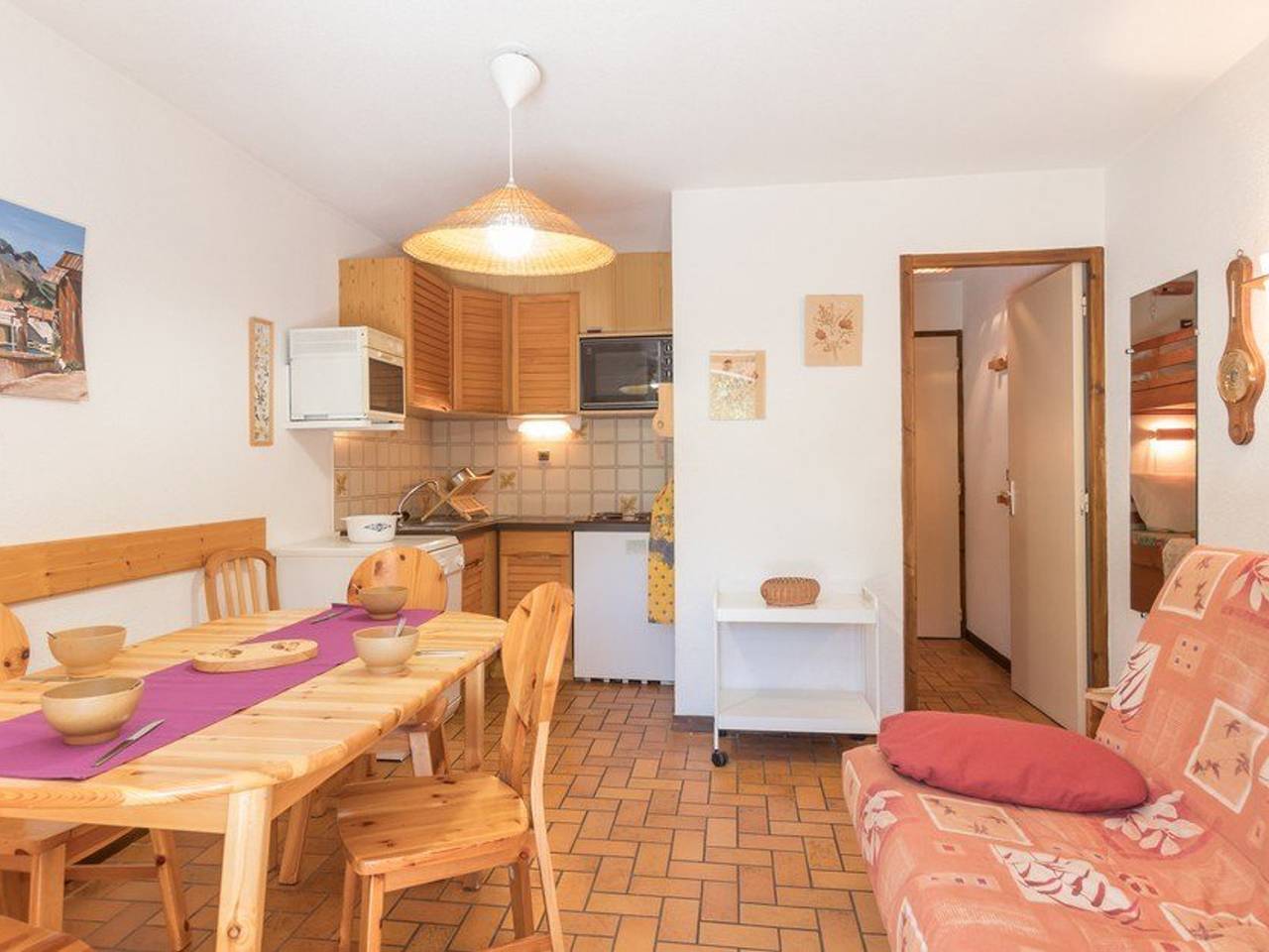 Entire apartment, Monêtier Les Bains - 3-room apartment with garden, renovated, near Grands Bains in Le Monêtier-les-Bains, Serre Chevalier
