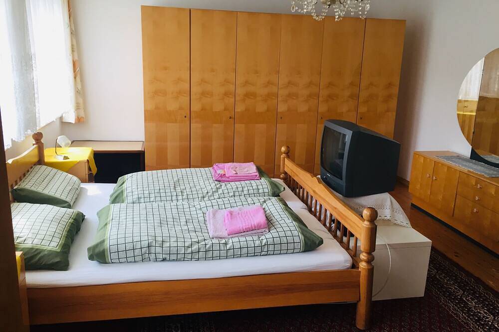 Ganze Wohnung, Charmante 85 qm Ferienwohnung im urigen Gasthaus & Bauernhof im bayerischen Wald in Treffelstein, Ostbayern