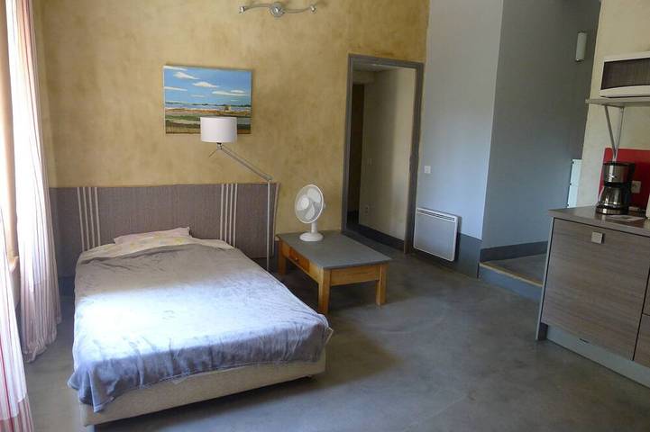 Charmantes Mazet, komplett renoviert, sehr ruhig, im Pinienwald, nahe dem Zentrum in Nîmes, Nimes und Umgebung
