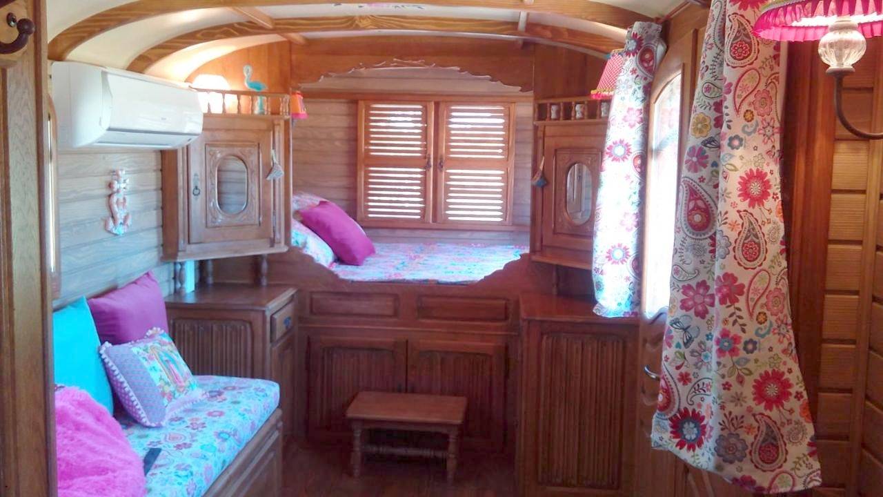 La Nanou'che (roulotte en Camargue) in Le Cailar, Côte méditerranéenne (France)