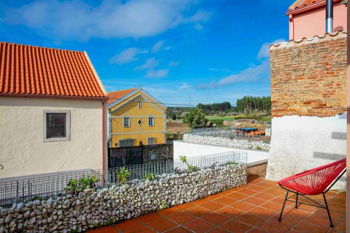 Casa de vacaciones 'Suites 1845' con terraza privada, jardín privado y Wi-Fi in São Bartolomeu dos Galegos e Moledo, Distrito de Lisboa
