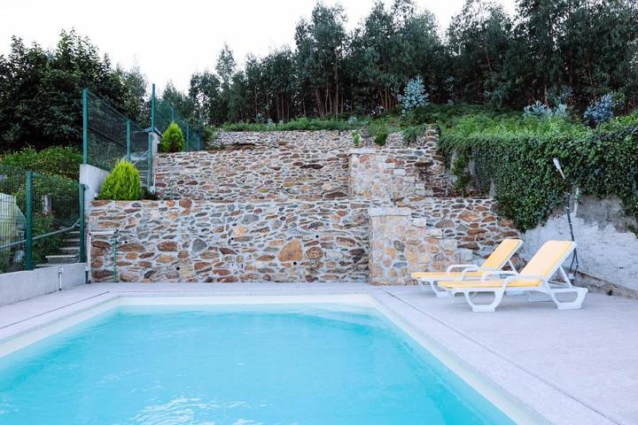 Maison de campagne pour 2 personnes, avec Terrasse et Jardin ainsi que Piscine et Vue dans Arco de Baúlhe
