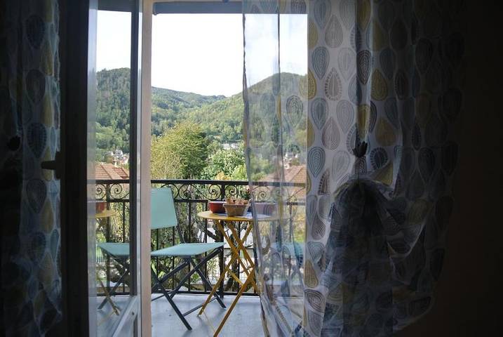 Location de vacances pour 5 personnes, avec jardin et bassin pour enfant, adapté aux familles à Vic-sur-Cère - 3