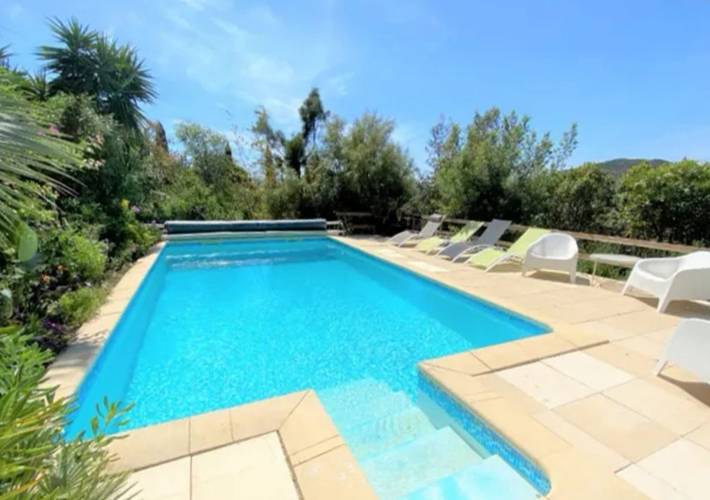 Gîte pour 4 personnes, avec jardin et piscine