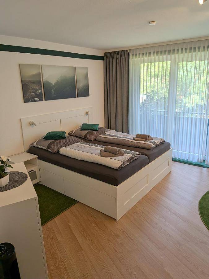 Ganze Wohnung, Apartment #21 im Haus Deutsch Krone - Eg, Balkon, Pool - Renoviert 2026 in Bad Essen, Wiehengebirge