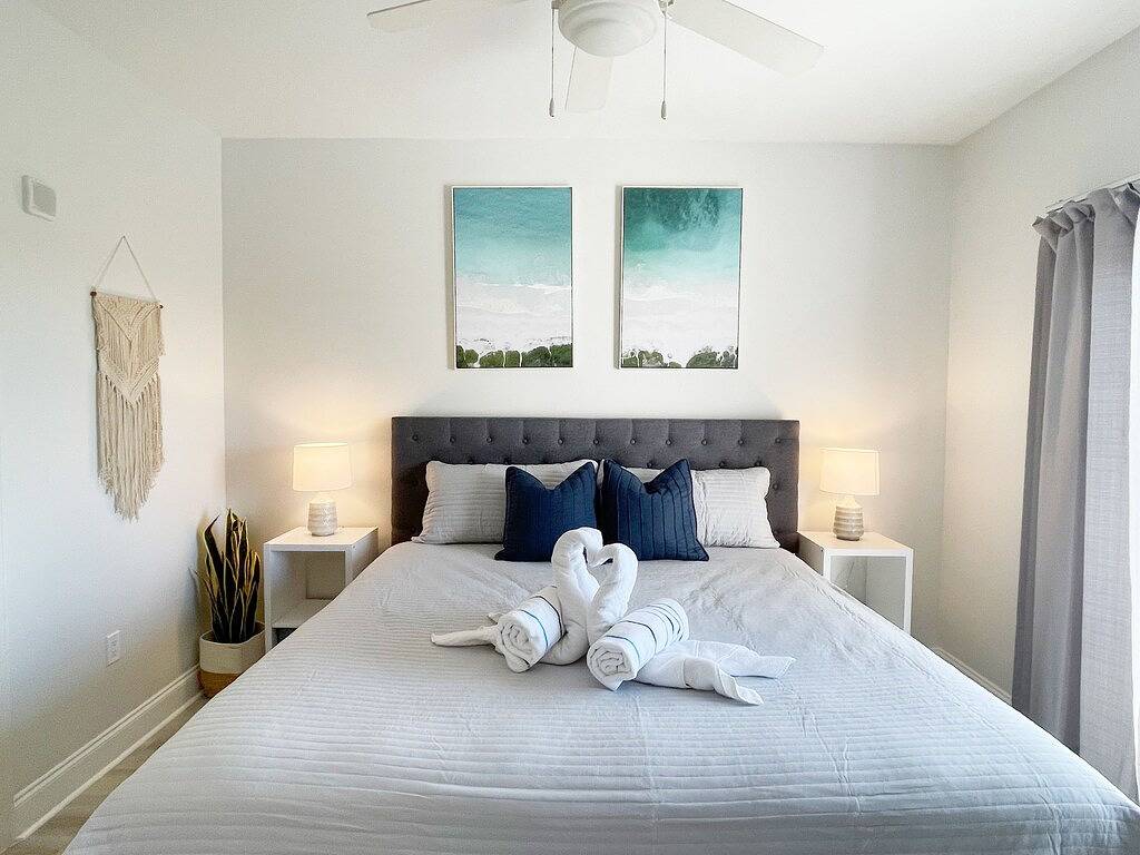 Ganze Wohnung, 2-bedroom condo w/ stunning lake and Disney views in Disney World