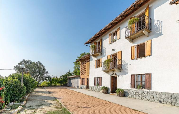 Casa vacanza per 5 persone, con piscina e terrazza, con animali domestici in Langhe
