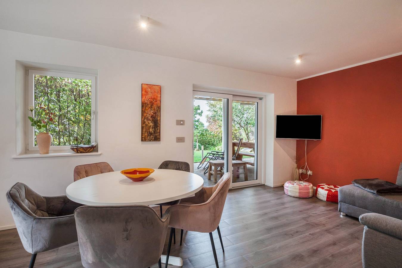 Appartamento intero, Appartamento 'Obkircher' con vista sulle montagne, terrazza, giardino e Wi-Fi in Nova Ponente (Bolzano), Nova Ponente