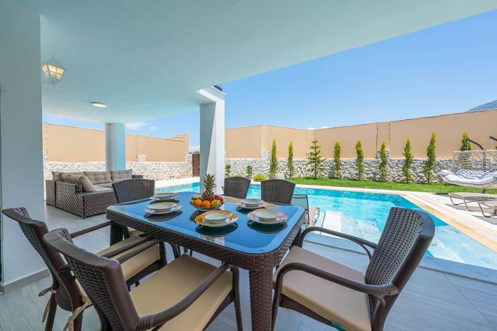 Luxury 4-Bed Villa with private pool and Jacuzzi in Fethiye, Türkische Ägäis