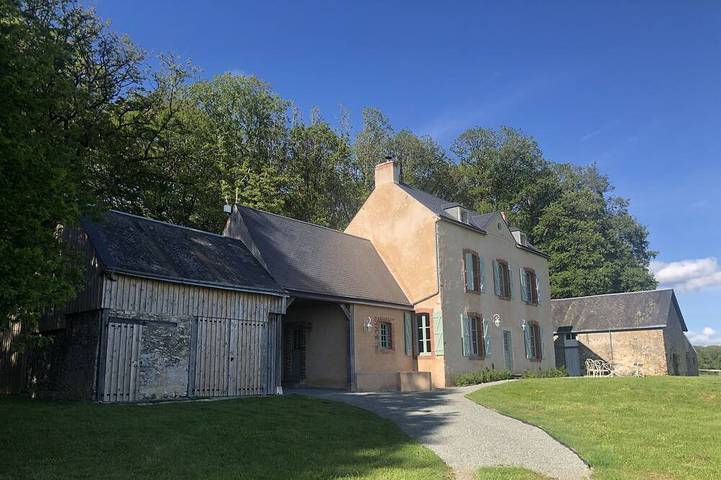 Gîte pour 7 personnes, avec terrasse et jardin à Rouessé-Vassé