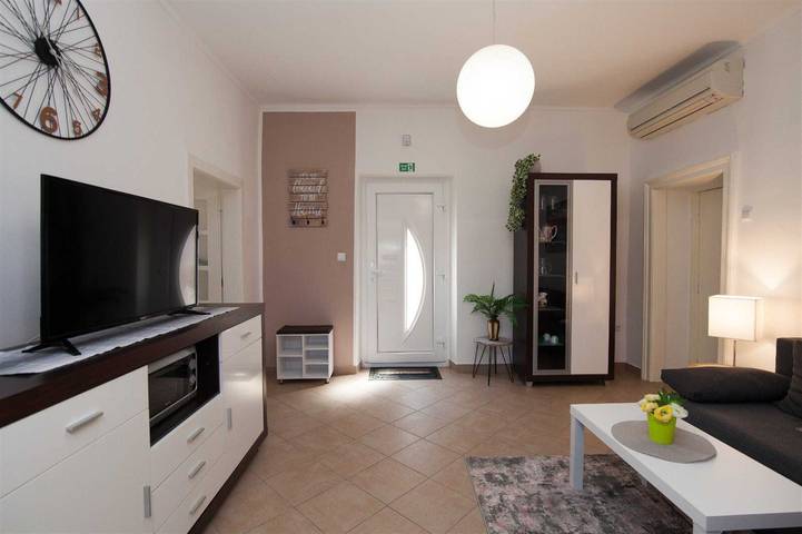 Ferienwohnung für 4 Personen, mit Balkon/Terrasse und Terrasse sowie Garten in Pula-Medulin