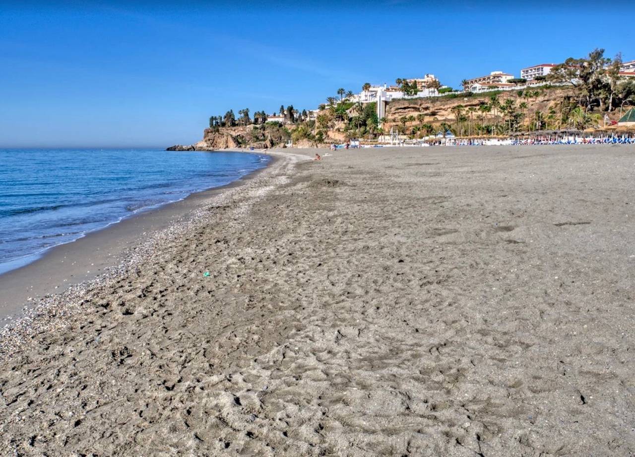Apartamento inteiro, Apartamento 'Studio Litoral' com vista mar, Wi-Fi e ar condicionado in Playa de Burriana, Nerja