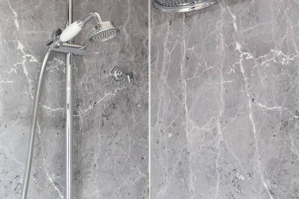 Varsovie / 3eme étage-Suite-Superior-Private Bathroom-Park View in Vichy, Vichy en omgeving