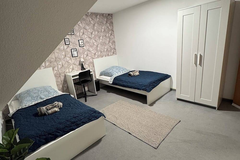Ganze Wohnung, Gemütliches Familien-Apartmen in Roth auch für Mitarbeiter geeignet in Roth, Frankenalb