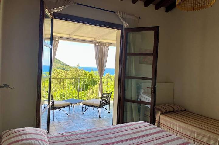 Ganze Wohnung, Villa in Peri - Zwei 5 Betten mit überdachter Terrasse Seaview in Rio nell'Elba, Rio