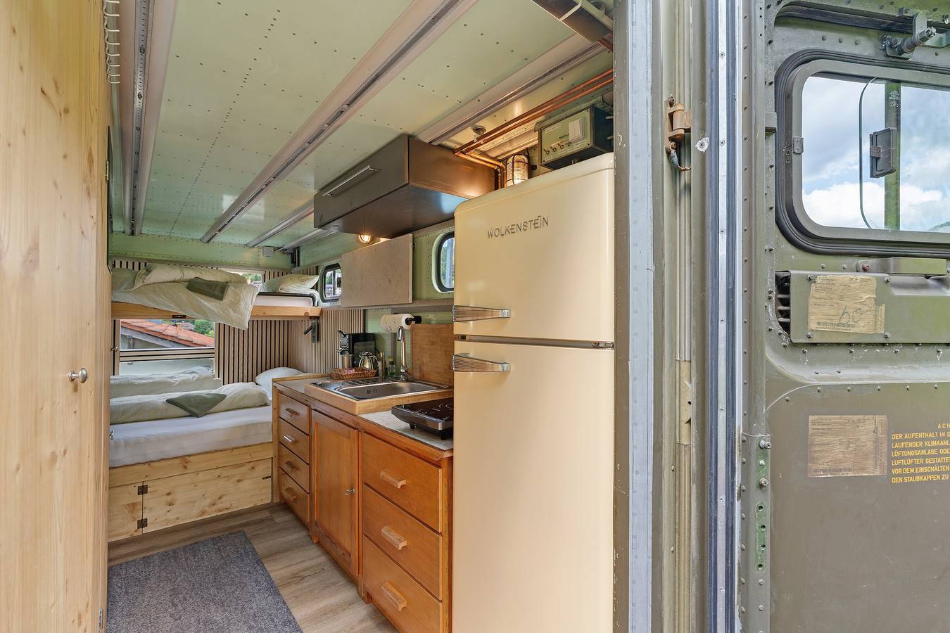 Wohnwagen 'Poolhouse' mit Bergblick, privatem Pool und Wi-Fi in Bad Wildbad, Nordschwarzwald